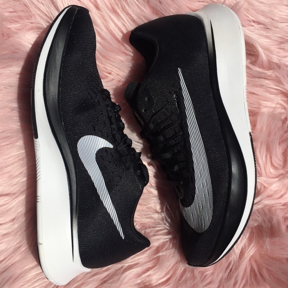 Half off! New Nike Women’s Zoom Fly Flyknit - Picture 2 of 4